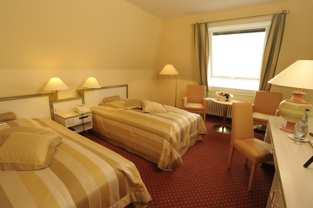 Panoramahotel Waldenburg Waldenburg  Pokoj fotografie